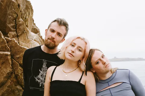 Twenty minutes of magic: M(h)aol are back with their most urgent track yet, 'DM:AM'