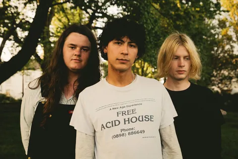 Meet thistle., the Northampton trio making lo-fi noise-rock for the emotionally fried