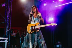 Sofia Isella has unveiled her ‘Something is a shell.’ EP, alongside a video for ‘The Chicken Is Naked And Afraid’