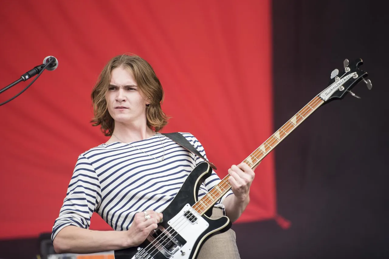 Sundara Karma step up at Reading Festival