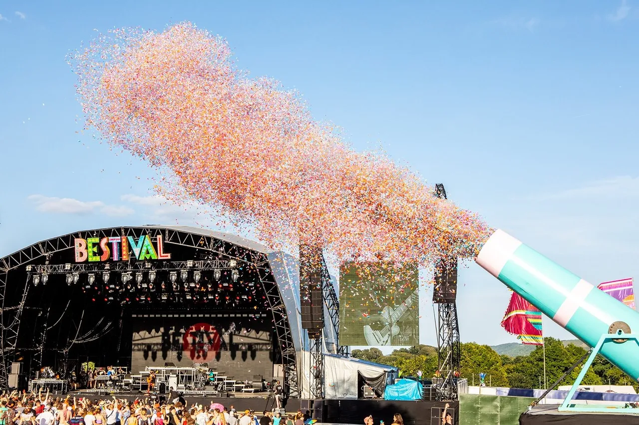 Black Honey, Sundara Karma and more Dork faves hold their own at Bestival, and deliver in spades
