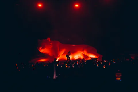 2hollis' Brixton blowout is stardom at full volume