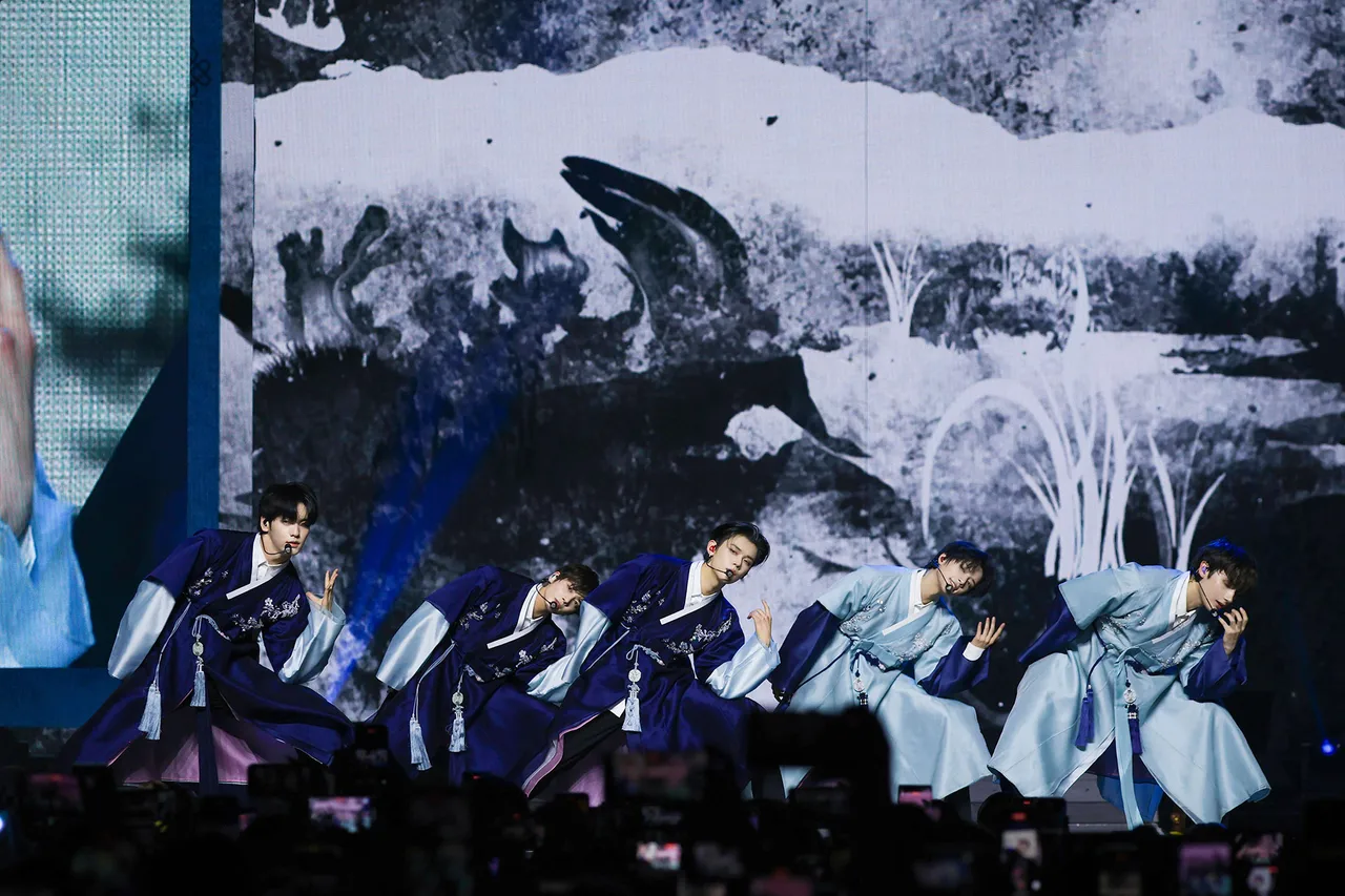 TOMORROW X TOGETHER's first ever performance in the UK is an expectedly elaborate affair