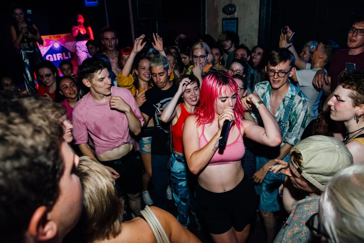 Girli, Lucia and Zand close Etc. 2018 with glorious, wonderful chaos