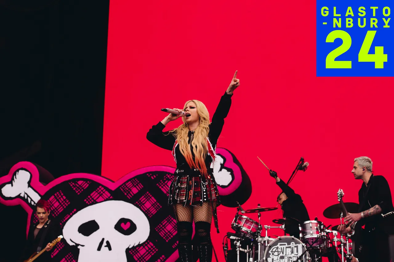 Avril Lavigne proves her legend status on the Other Stage