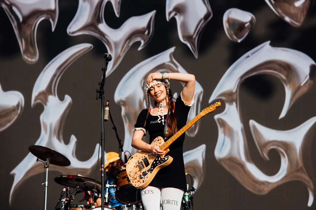 Wet Leg are still shooting for the stratosphere at Reading 2023