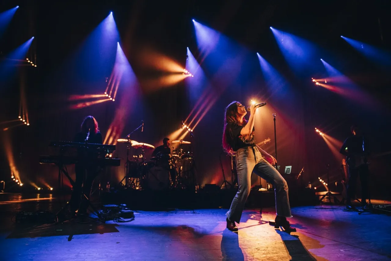 At Brixton Academy in London, Maggie Rogers has the crowd in the palm of her hand