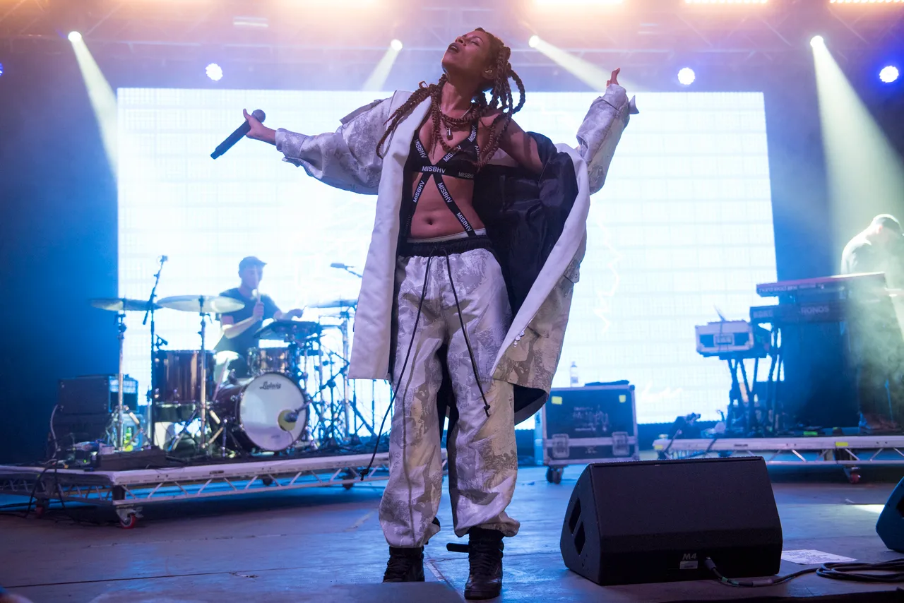 AlunaGeorge inspire extravagance in everyone present at Reading 2016