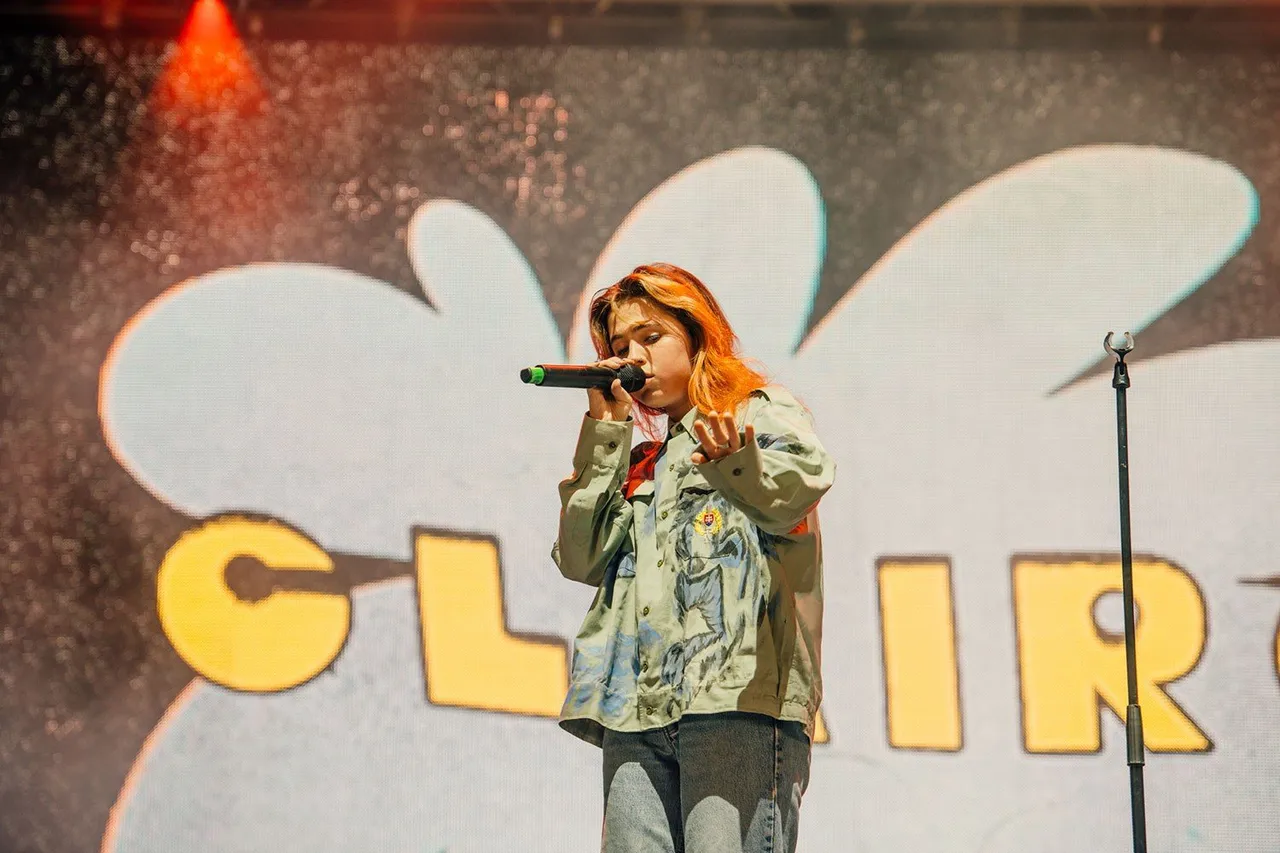 Clairo's late-afternoon set at Reading 2019 is fantastic