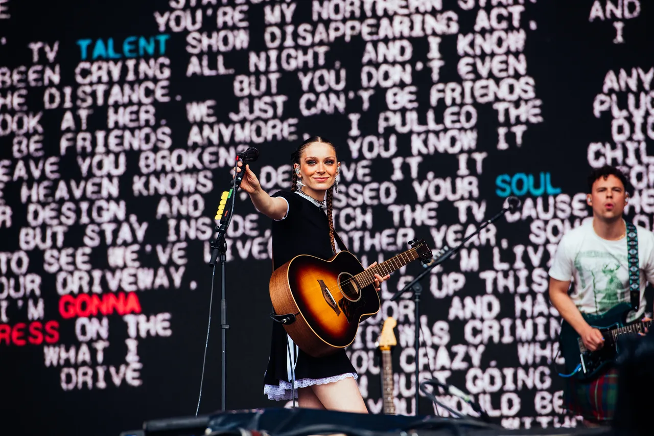 Holly Humberstone makes the sun come out with a set that shows huge promise at Reading 2023