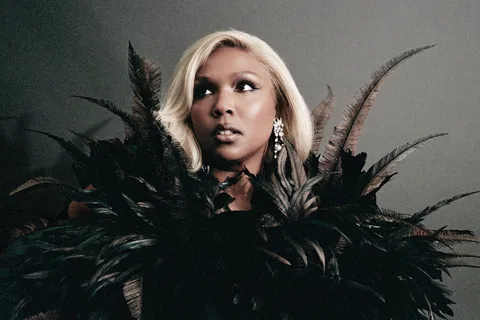 Lizzo meets her past self with her new track 'Don't Make Me Love U'