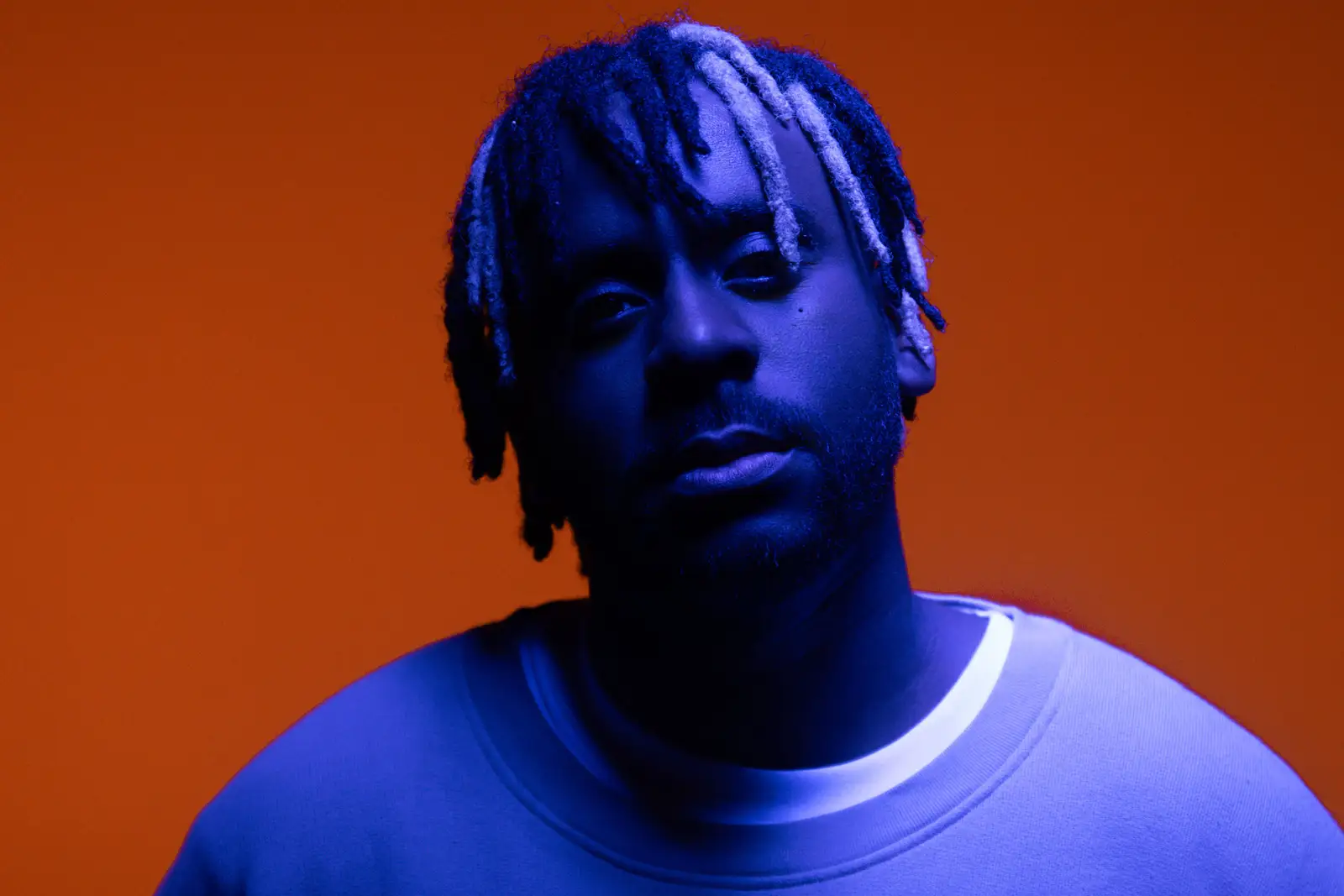 Myles Smith has shared the deeply personal ‘Hold Me In The Dark’ from debut album ‘My Mess, My Heart, My Life’
