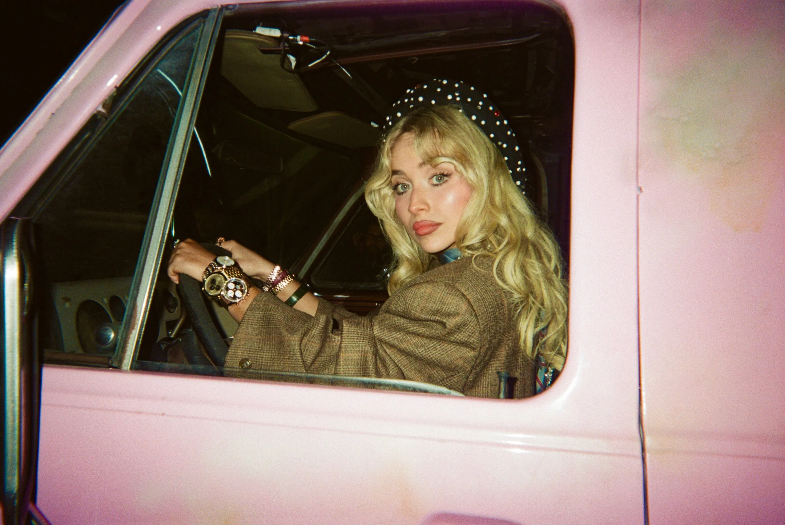 Sabrina Carpenter has shared her ‘House Tour’ video starring Margaret Qualley and Madelyn Cline