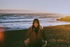 Nell Mescal has unveiled ‘Kissing the Ground’, a new track about overwhelming thoughts