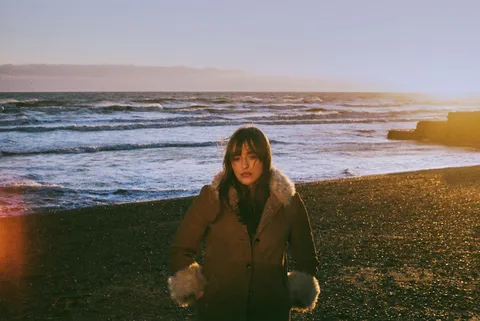 Nell Mescal has unveiled ‘Kissing the Ground’, a new track about overwhelming thoughts