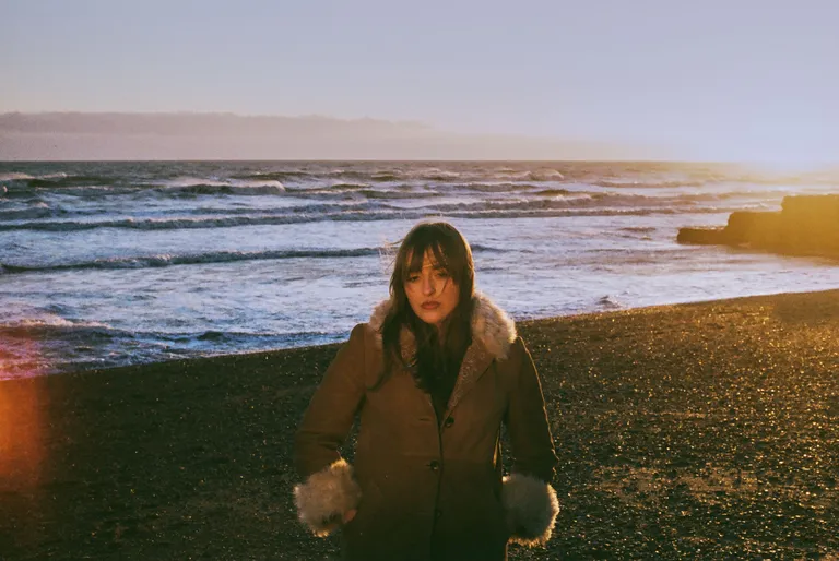 Nell Mescal has unveiled ‘Kissing the Ground’, a new track about overwhelming thoughts