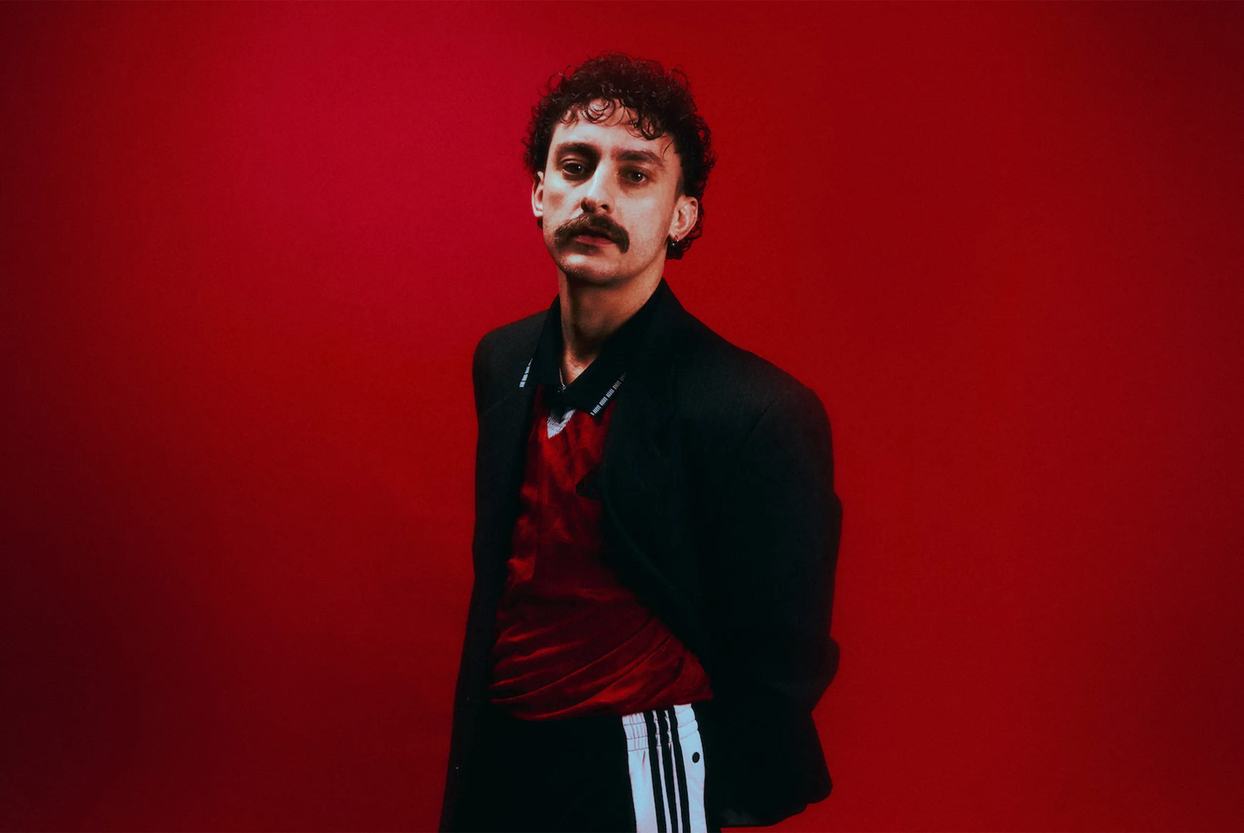 Antony Szmierek has announced his second album ‘Decoding Birdsong’ with new single ‘Chalk’