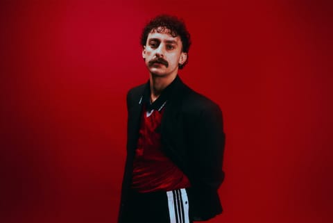Antony Szmierek has announced his second album ‘Decoding Birdsong’ with new single ‘Chalk’