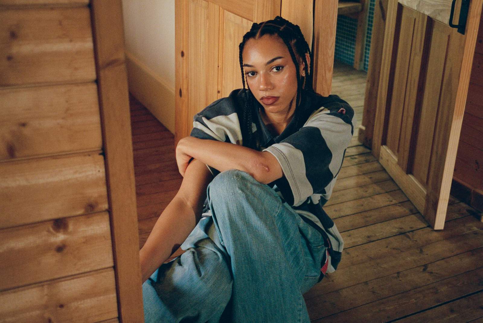 Amie Blu reflects on hindsight and heartbreak on new single ‘trees for the woods’