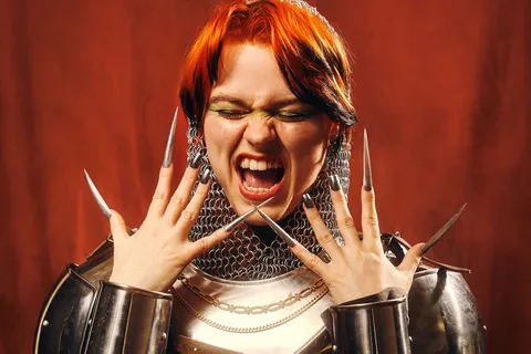 Ellie Dixon has released 'Loose Change' and suited up for a new EP, 'Tales of a Knight'