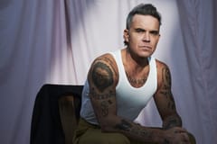 Robbie Williams has shared a video for his new 'Rocket'