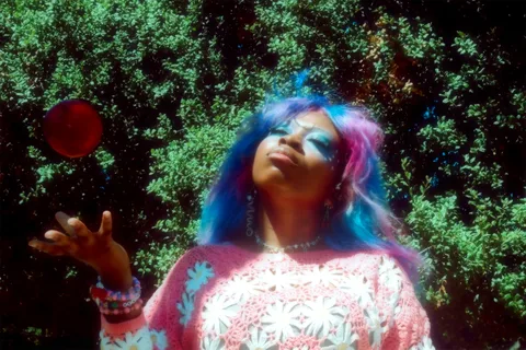 Hemlocke Springs has announced her debut album 'the apple tree under the sea'