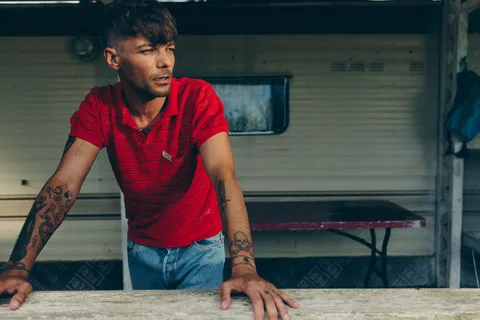 Louis Tomlinson has released a video for his new single 'Lemonade'