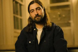 Noah Kahan has unveiled ‘Porch Light’, a new song about family and songwriting