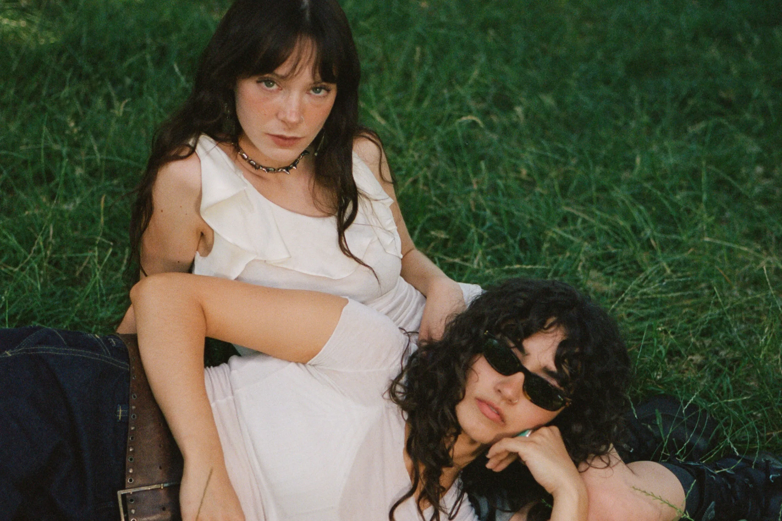 Holly Humberstone has dropped a new version of 'Dive' featuring up-and-comer Asha Banks