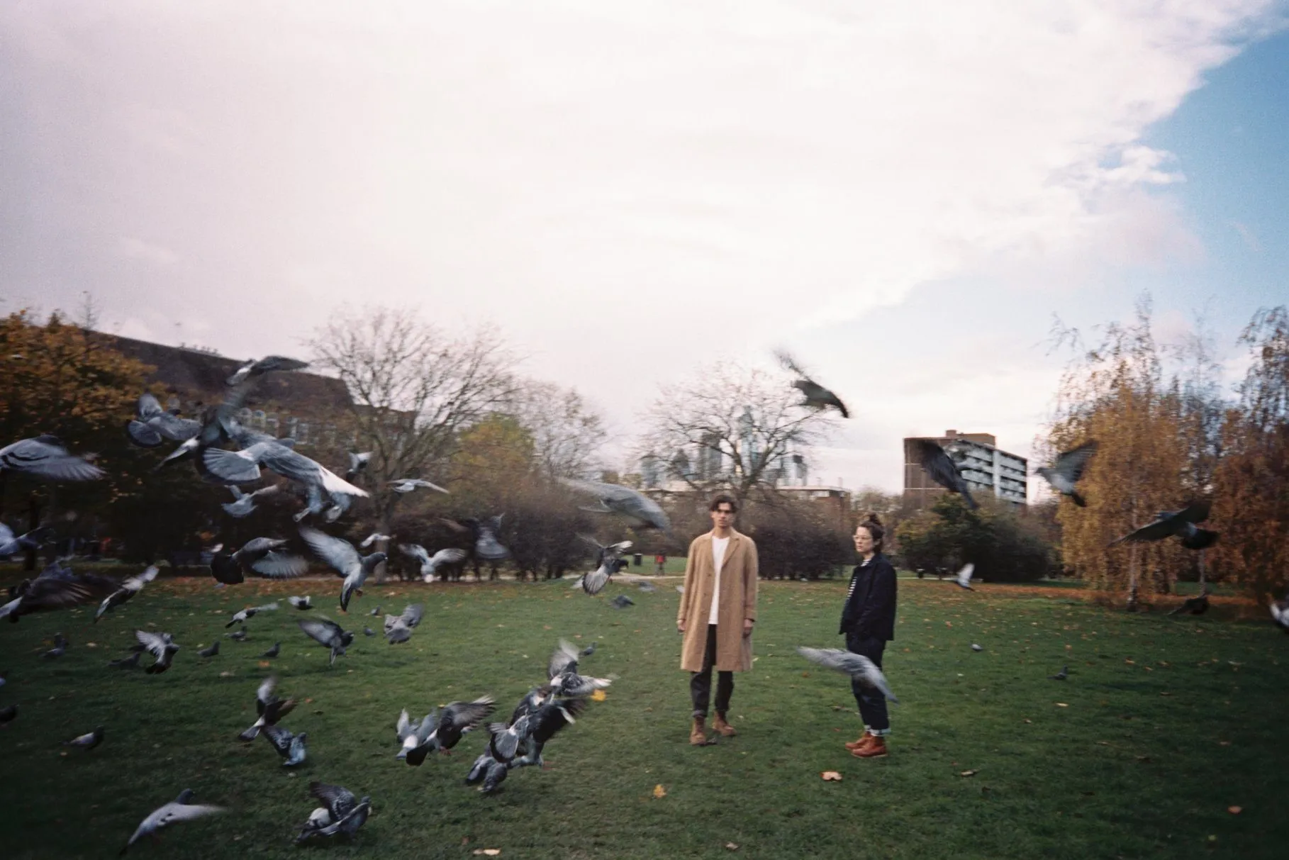 London duo Dahlia Sleeps have released a new track 'White Flag'