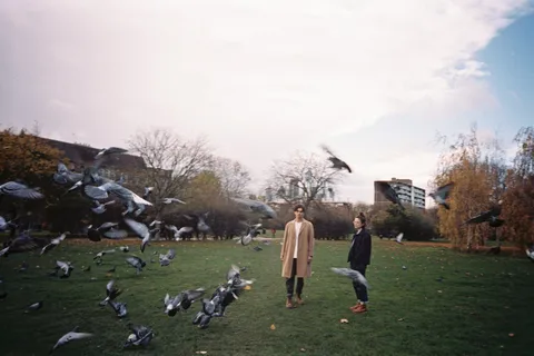 London duo Dahlia Sleeps have released a new track 'White Flag'