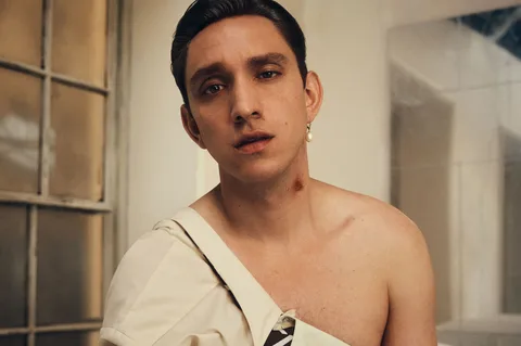 Oliver Sim has shared his second solo single, 'Fruit'