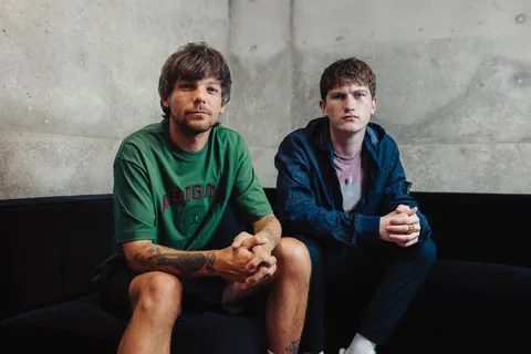 Louis Tomlinson and Peter Doherty's label Strap Originals have joined forces to release new music from up-and-coming artist Andrew Cushin