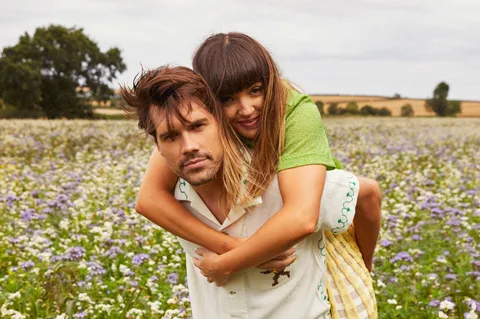 Oh Wonder have shared a brand new track, 'True Romance'