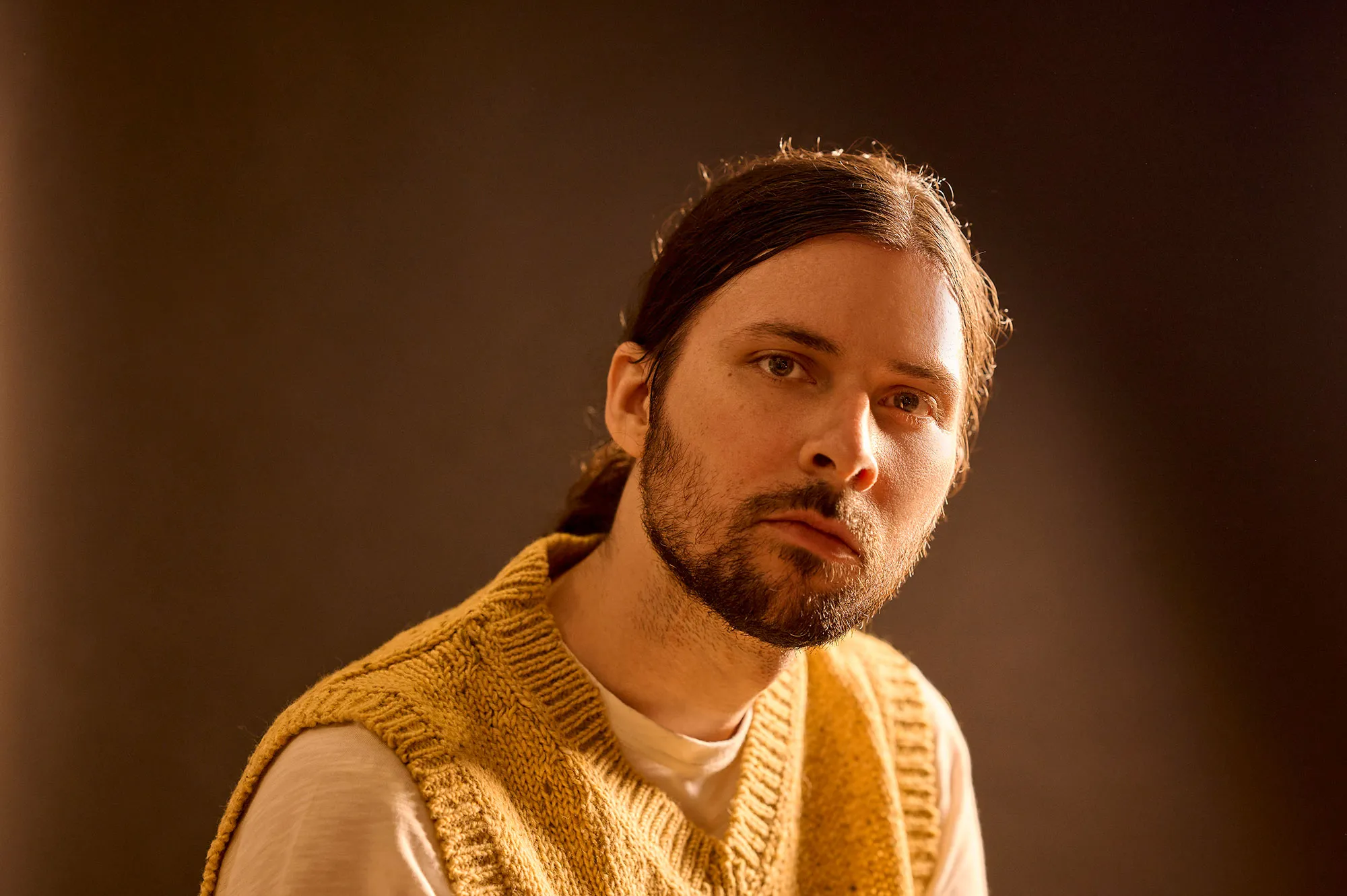 Mitch Rowland has shared a brand new track, 'Here Comes The Comeback', featuring backing vocals from Harry Styles