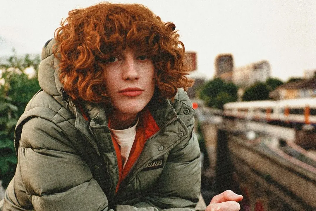 Michael Aldag has shared his debut EP, ‘SOCIALIZING’, with the new single, ‘POLAROID’