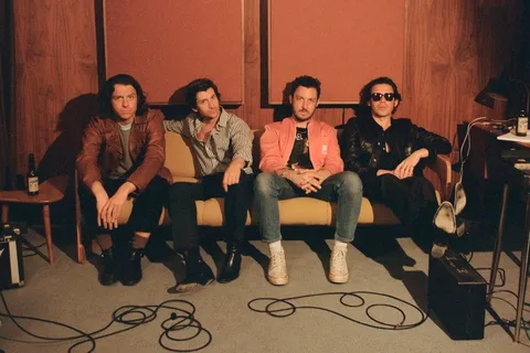 Arctic Monkeys have shared the first taster of their new album 'The Car', the lush 'There'd Better Be a Mirrorball'
