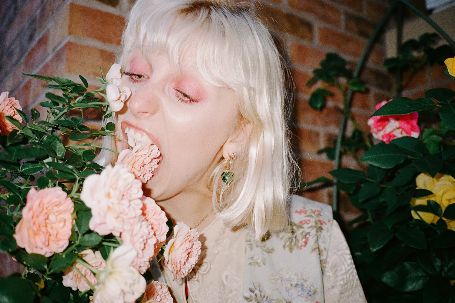 Abbie Ozard is fed up with social media on her new single, 'days like these'