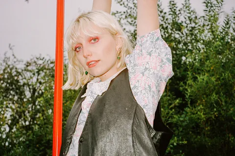 Abbie Ozard struggles with her twenties with new single, 'I Don’t Know Happiness Without You'