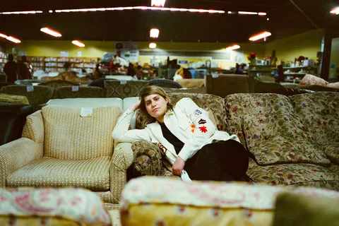 Alex Lahey has released a new single inspired by Sheryl Crow's car trouble, 'When the Rain Comes Down'