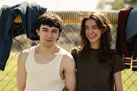 Alix Page releases new single, ‘Pulling Teeth’