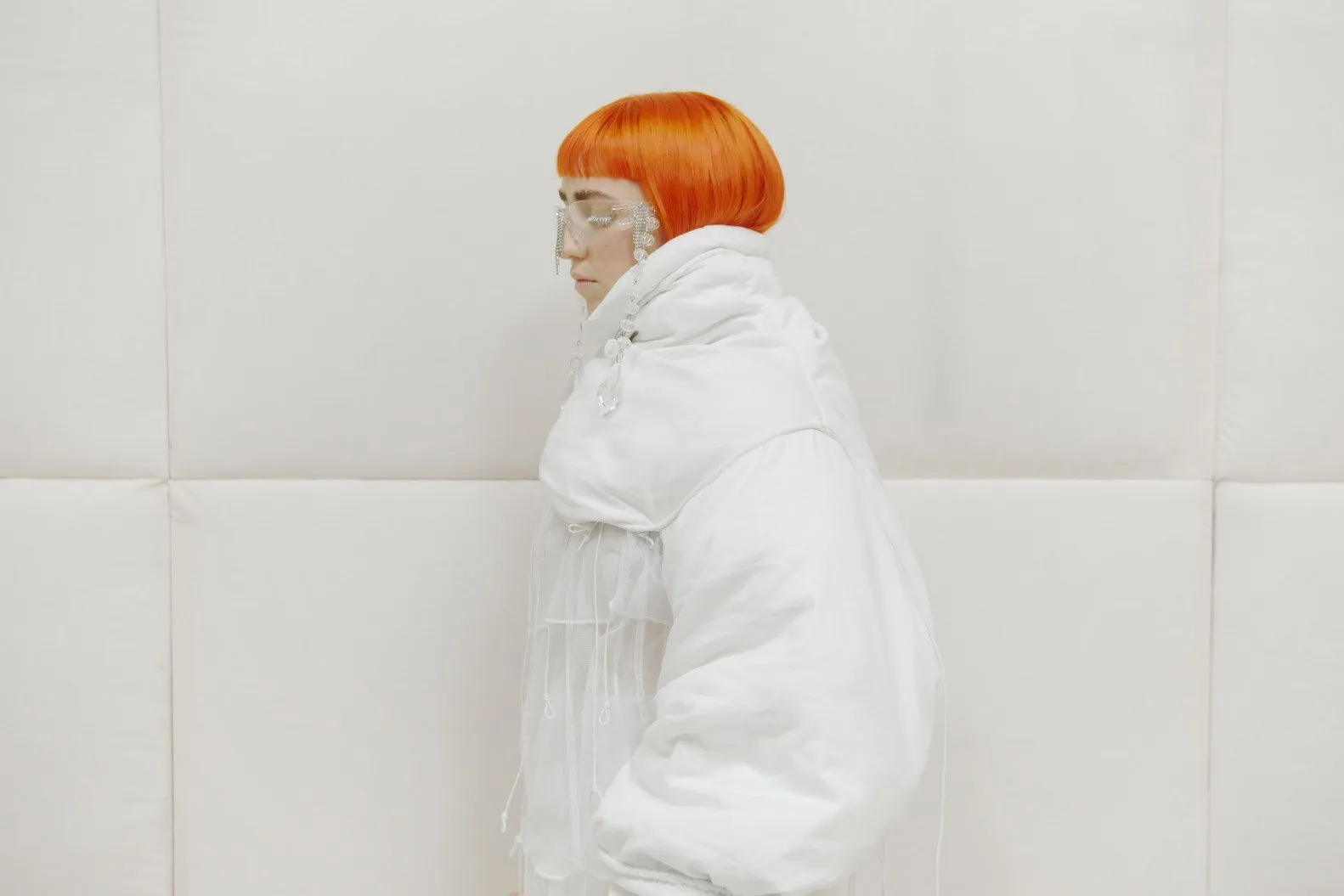 Amelia Moore debuts another Really Very Good new track, 'moves'