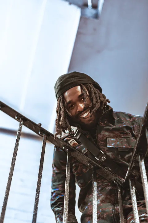 Hak Baker has shared a new track, 'Telephones 4 Eyes'