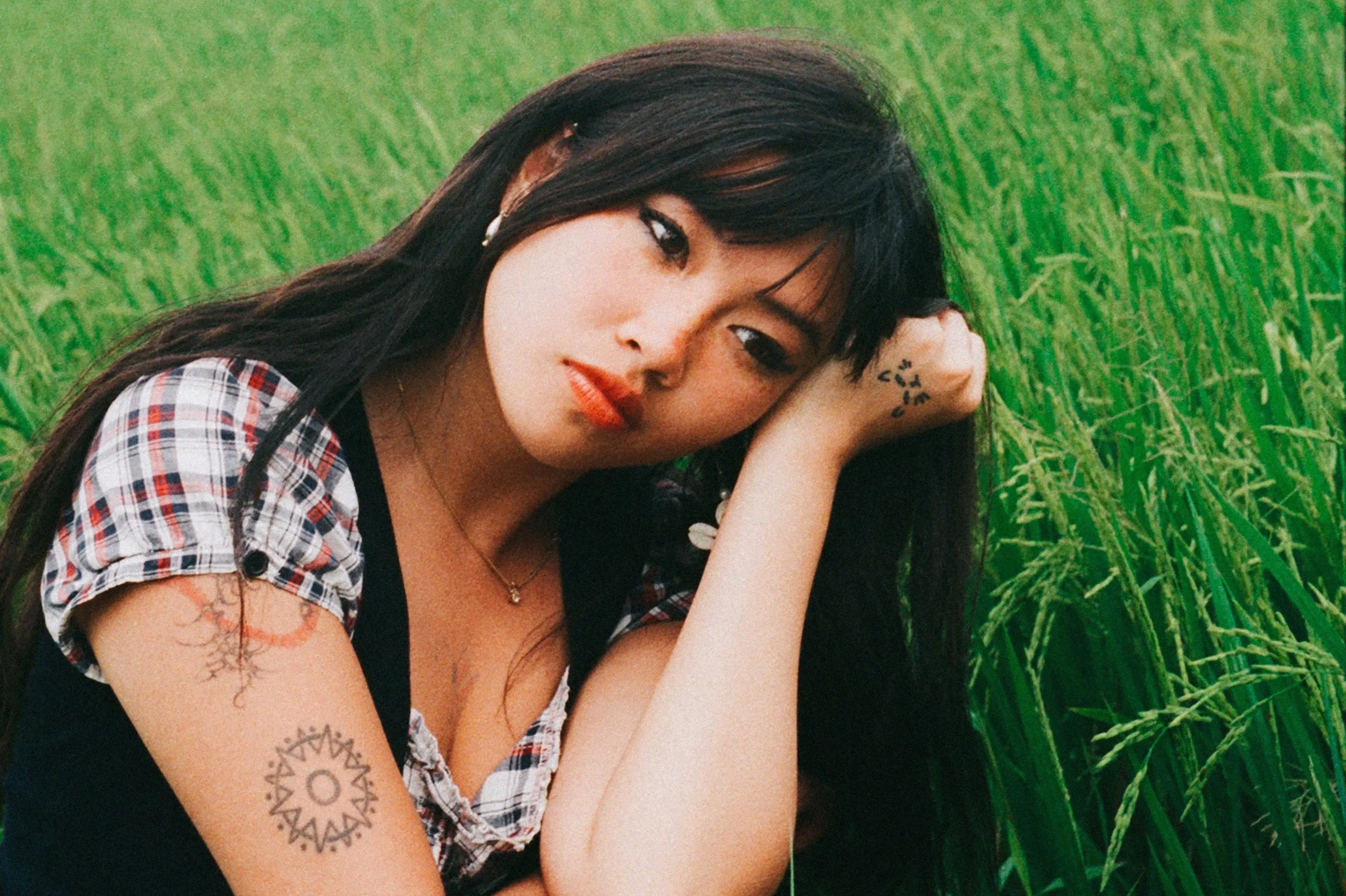 Beabadoobee has dropped a loved up new single, 'Glue Song'