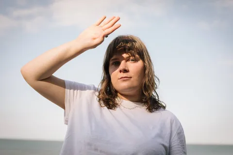 Brooke Bentham has returned with a brand new single, ‘Over and Over’