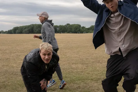 DMA'S have shared a new track, 'Fading Like A Picture', and announced an upgraded London date this April