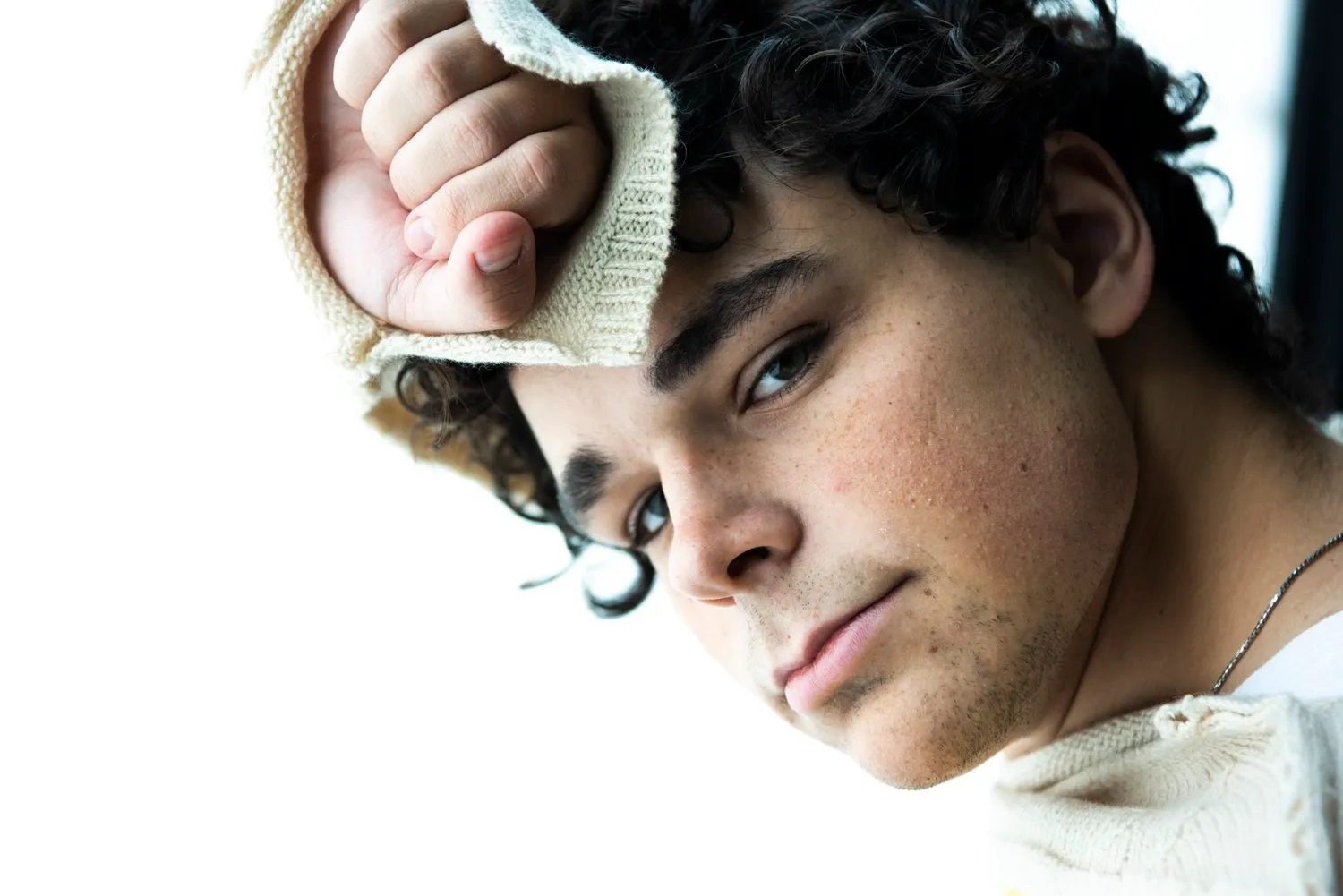 Charlie Hickey has shared a new track, 'Gold Line'