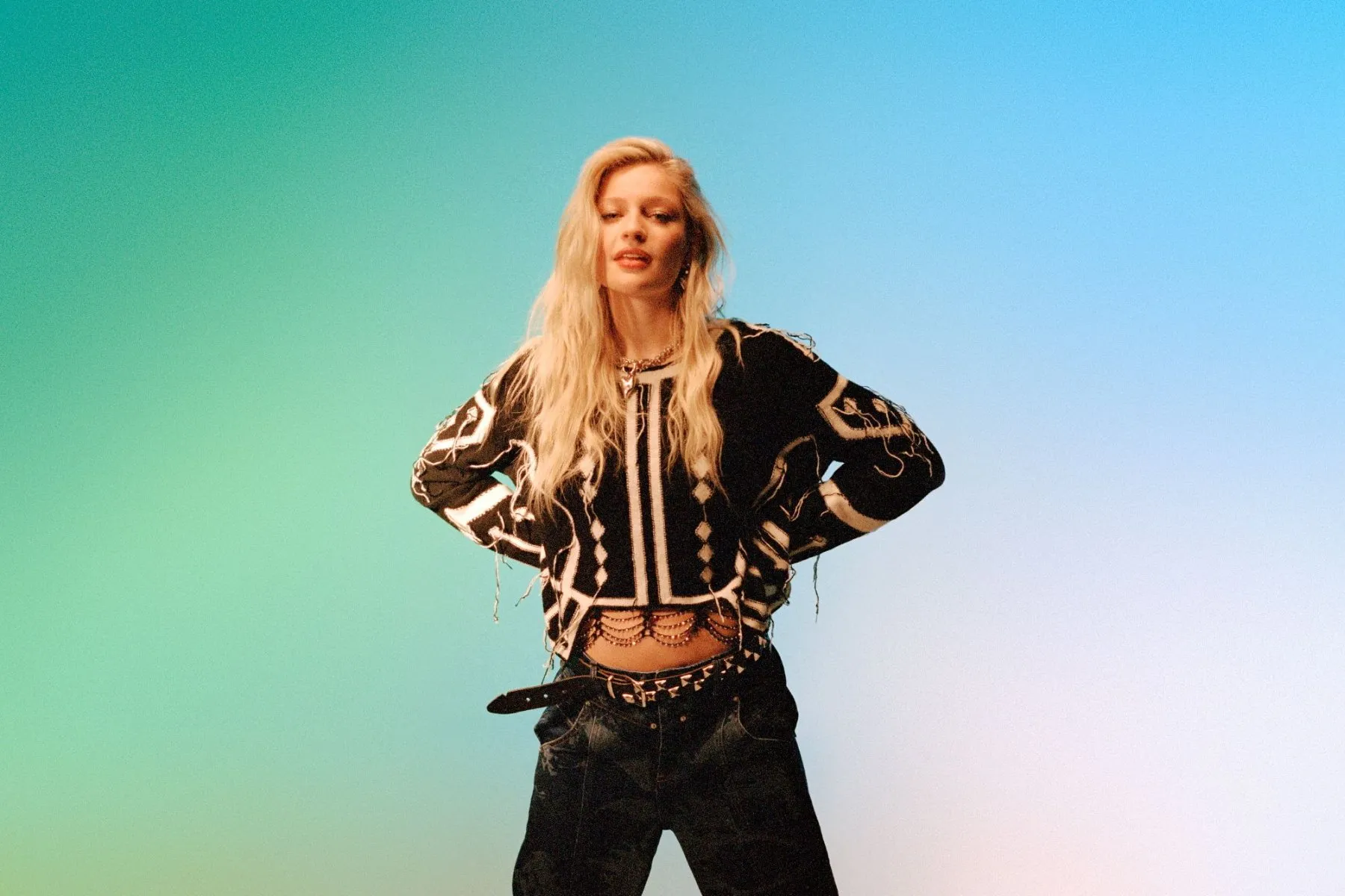 Dylan has released ‘Blue’, a new single from her upcoming mixtape, ‘The Greatest Thing I’ll Never Learn’