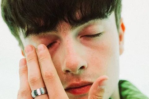 Dylan Fraser has performed ‘It Took A Lot To Get To This’ in the Vevo DSCVR studio