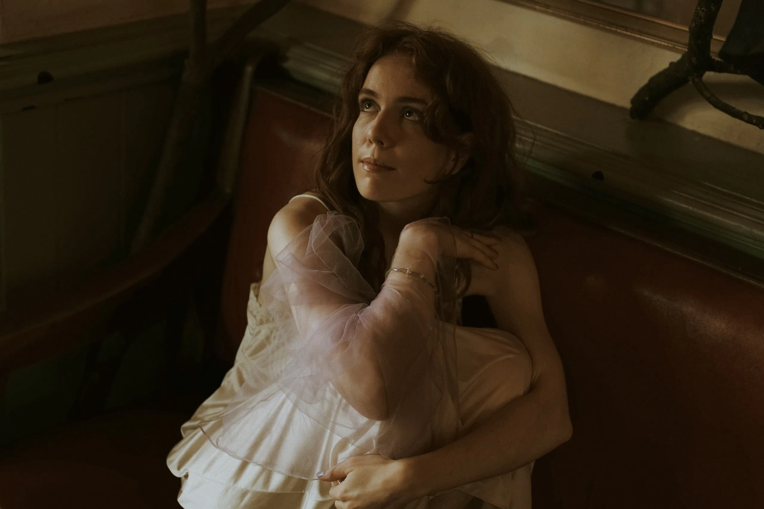 Elanor Moss has shared a new single, ‘Catholic’